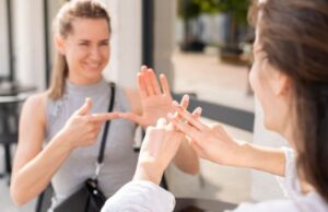 En Madrid abren inscripciones para cursos gratuitos de lengua de señas y braille