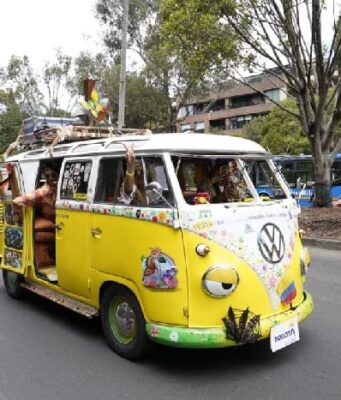 Bogotá se prepara para el desfile de autos clásicos este sábado