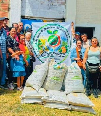 Pacho entrega fertilizante orgánico a 50 productores