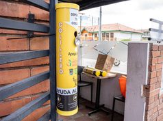 Chía instala 20 colilleros para reducir la contaminación por cigarrillos