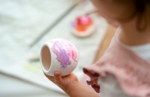Madrid ofrece curso de porcelanicrón para personas cuidadoras
